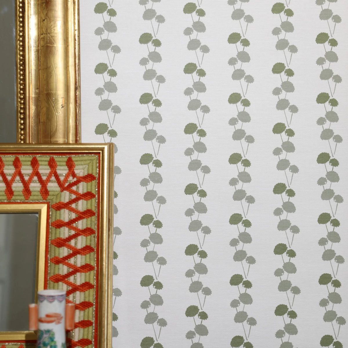 Luxury botanical and floral wallpaper featuring an elegant linear dahlia vine pattern inspired by English gardens, designed for modern traditional interiors, powder rooms, bedrooms, dining spaces, and layered luxury homes. Sustainably printed in England by Truett Designs.
